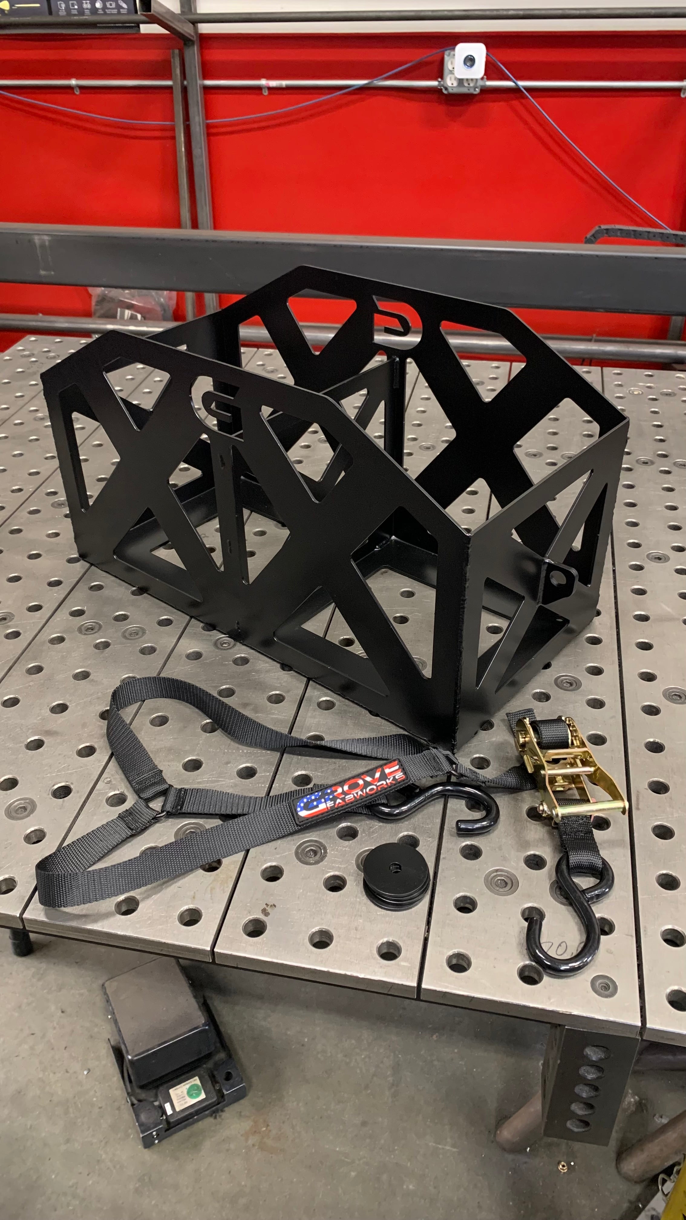 Universal Utility Can Holder W/ Cans
