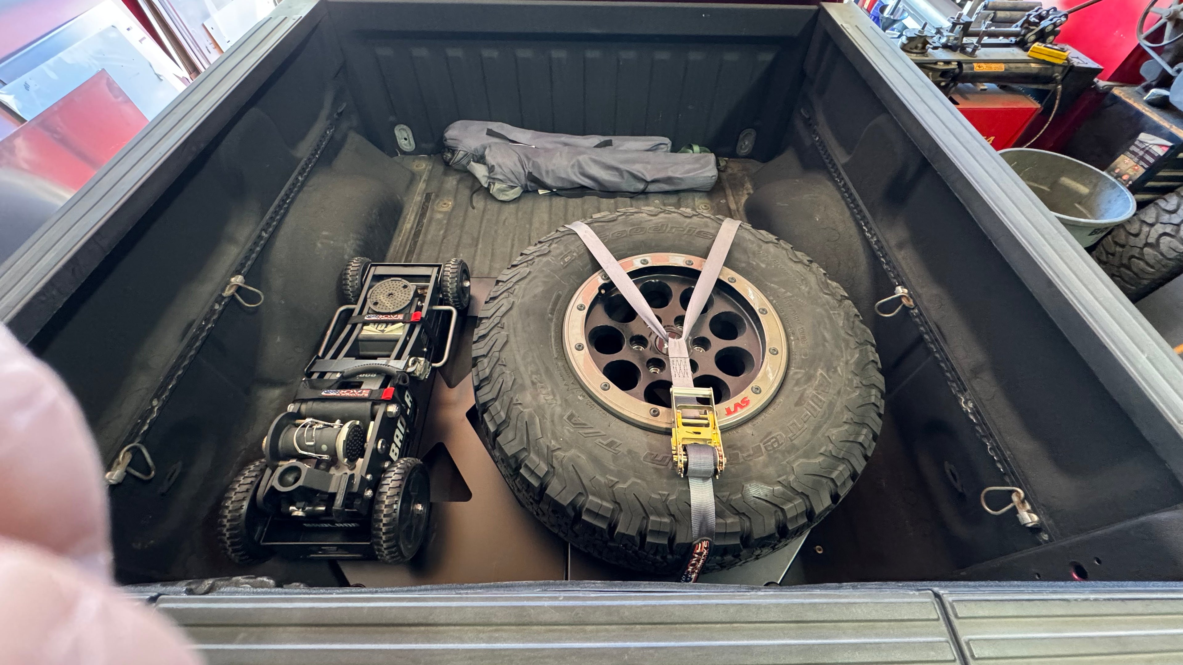 Gen1 Raptor Rear Horizontal Tire Carrier